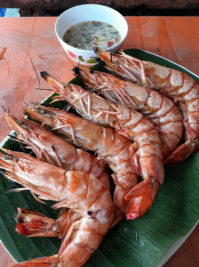 รวม 12 ร้านอาหารทะเลระยอง ร้านติดทะเล บรรยากาศชิลๆ พิกัดเด็ดที่น่าตามไปชิม!