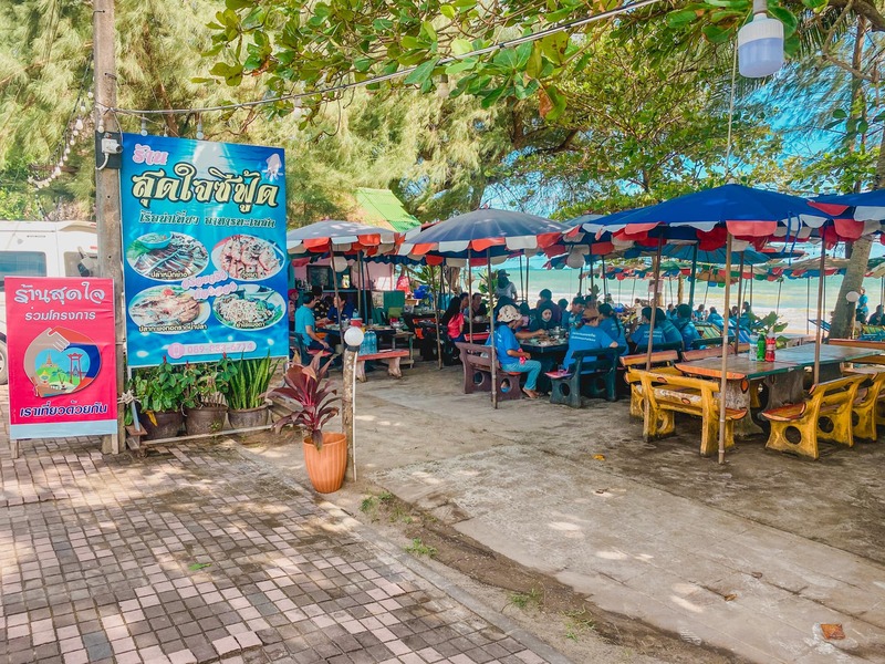 รวม 12 ร้านอาหารทะเลระยอง ร้านติดทะเล บรรยากาศชิลๆ พิกัดเด็ดที่น่าตามไปชิม!