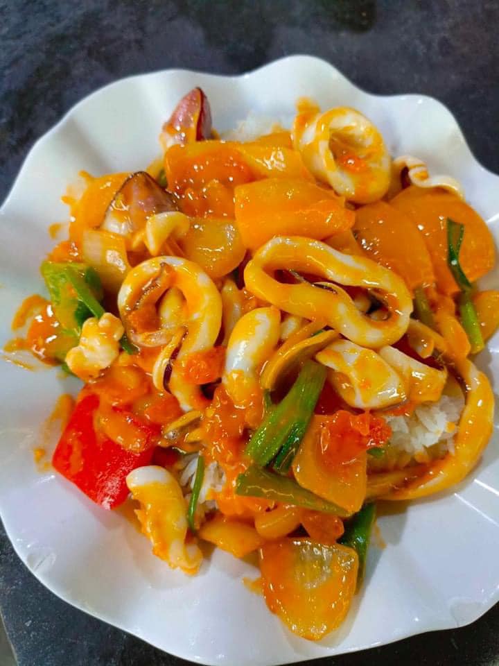 รวม 12 ร้านอาหารทะเลระยอง ร้านติดทะเล บรรยากาศชิลๆ พิกัดเด็ดที่น่าตามไปชิม!