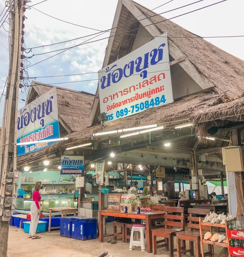 รวม 12 ร้านอาหารทะเลระยอง ร้านติดทะเล บรรยากาศชิลๆ พิกัดเด็ดที่น่าตามไปชิม!