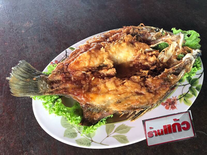 รวม 12 ร้านอาหารทะเลระยอง ร้านติดทะเล บรรยากาศชิลๆ พิกัดเด็ดที่น่าตามไปชิม!