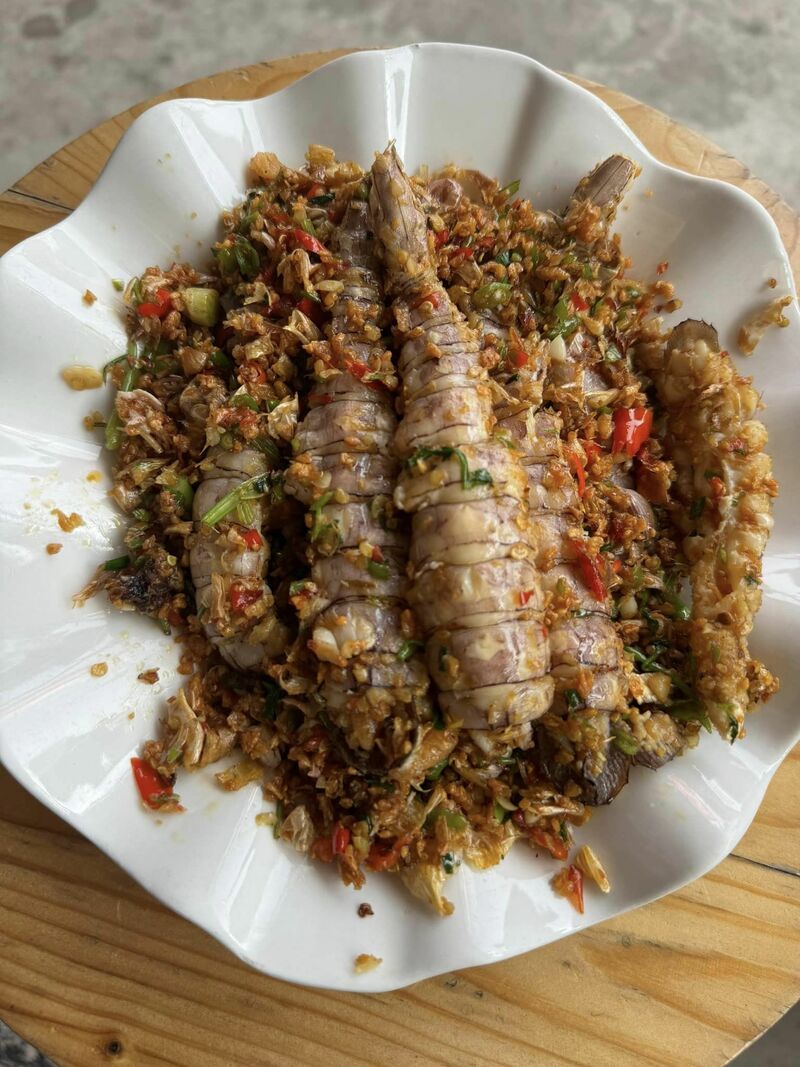 รวม 12 ร้านอาหารทะเลระยอง ร้านติดทะเล บรรยากาศชิลๆ พิกัดเด็ดที่น่าตามไปชิม!