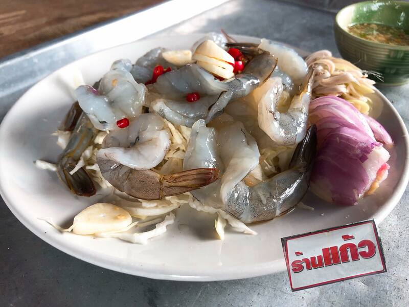 รวม 12 ร้านอาหารทะเลระยอง ร้านติดทะเล บรรยากาศชิลๆ พิกัดเด็ดที่น่าตามไปชิม!