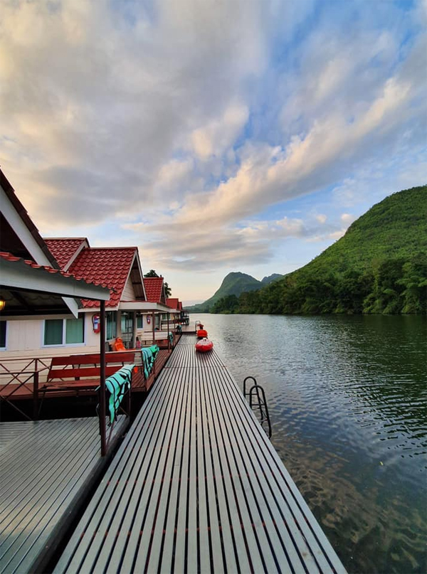 top 14+ ที่พักกาญจนบุรี 2567 ใกล้น้ำตกเอราวัณ วิวสวย ราคาถูกและดี