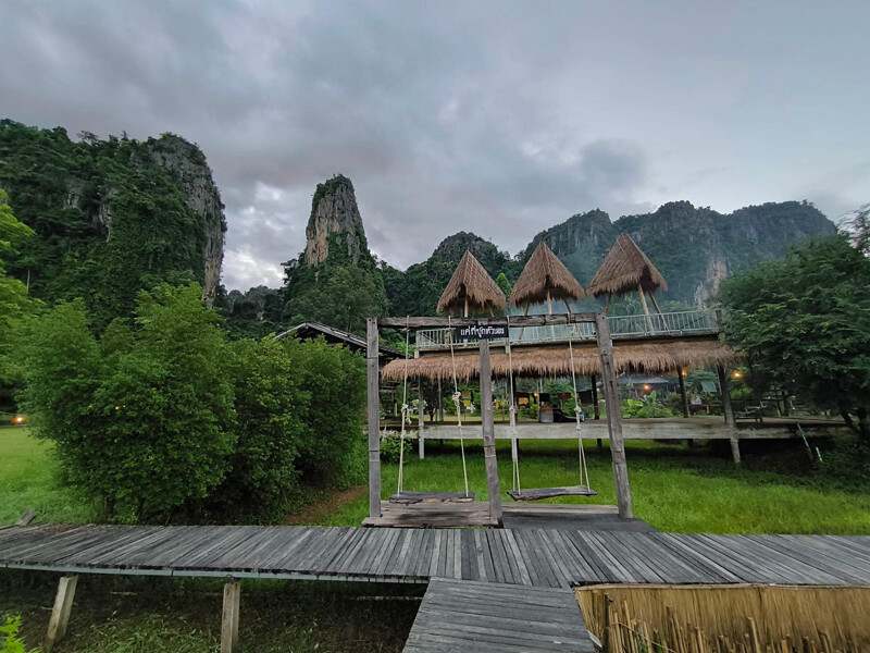 top 10+ ที่พักเนินมะปราง 2567 ที่พักบ้านมุง พิษณุโลก บรรยากาศดี ชมวิวภูเขาหินปูน