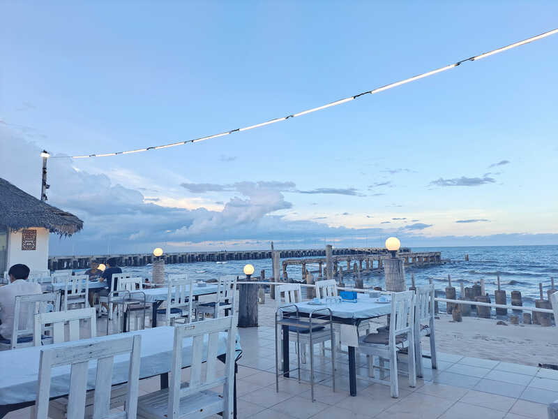 ร้านอาหารติดทะเล หัวหิน รวมร้านอาหารอร่อย บรรยากาศดีติดชายหาด ร้านเด็ดน่าแวะเมื่อมาประจวบฯ