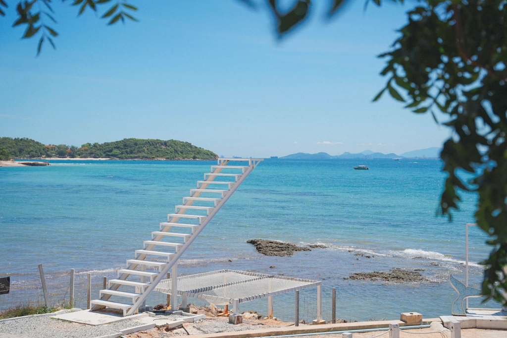 chill days, dharakiri, happy mind koh larn, koh larn villa resort, lareena resort koh larn, myth kohlarn, nomad resort, pause resort & bar, phan loft koh larn, radda sea house, sealey resort, suntosa resort, sweet box, sweet box bed and breakfast, sweet box เกาะล้าน, tawaen beach resort, tcvilla on beach, thandara kohlarn, the rest hotel, xanadu beach resort, กรีน ซีซั่น เกาะล้าน, กรีน ซีซั่น เฮาส์, ซันโตซา รีสอร์ท, ซานาดู บีช รีสอร์ท, ซานาดู บีช รีสอร์ท เกาะล้าน, ซีเล รีสอร์ท, ซีเลย์ รีสอร์ท, ดาราคีรี, ตาแหวน บีช รีสอร์ท, ทีซี วิลลา ออน บีช, ที่พักเกาะล้าน, ที่พักเกาะล้าน 2024, ที่พักเกาะล้าน 2567, ที่พักเกาะล้าน ติดทะเล, ที่พักเกาะล้าน ติดทะเล 2024, ที่พักเกาะล้าน ติดหาด, ที่พักเกาะล้าน แนะนำ, ที่พักเกาะล้านติดทะเล, ที่พักเกาะล้านติดทะเล 2567, ธันดารา, ธันดารา เกาะล้าน, บ้านริมน้ำ เกาะล้าน, พอส รีสอร์ท, พันลอฟท์ เกาะล้าน, ราชาวดี เกาะล้าน โซนมูนไลท์, ลารีน่า รีสอร์ท เกาะล้าน, วางเวลา, หาดตาแหวน, เกาะล้าน 2024, เกาะล้าน วิลลา รีสอร์ท, เช็คอิน รีสอร์ท เกาะล้าน, แฮปปี้ มายด์ เกาะล้าน, โนแมด รีสอร์ท, โนแมด รีสอร์ท เกาะล้าน, โรงแรมเดอะ เรสท์, top 30+ ที่พักเกาะล้าน [กรกฎาคม 2024] ติดทะเล พักผ่อนสุดชิลล์ ใกล้กรุงเทพฯ