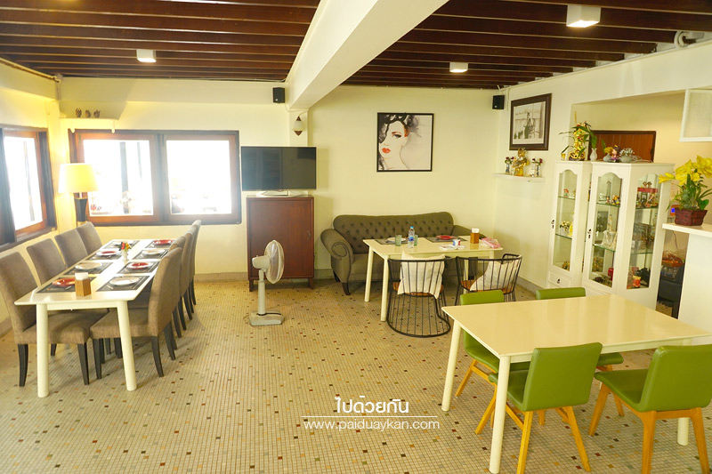 คาเฟ่ลาดพร้าว, บ้านมาลี, ร้านอาหารลาดพร้าว, บ้านมาลี ร้านอาหารบ้านไม้สีขาวในยุค 90