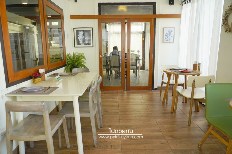 คาเฟ่ลาดพร้าว, บ้านมาลี, ร้านอาหารลาดพร้าว, บ้านมาลี ร้านอาหารบ้านไม้สีขาวในยุค 90