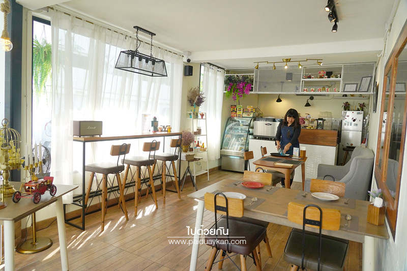 คาเฟ่ลาดพร้าว, บ้านมาลี, ร้านอาหารลาดพร้าว, บ้านมาลี ร้านอาหารบ้านไม้สีขาวในยุค 90