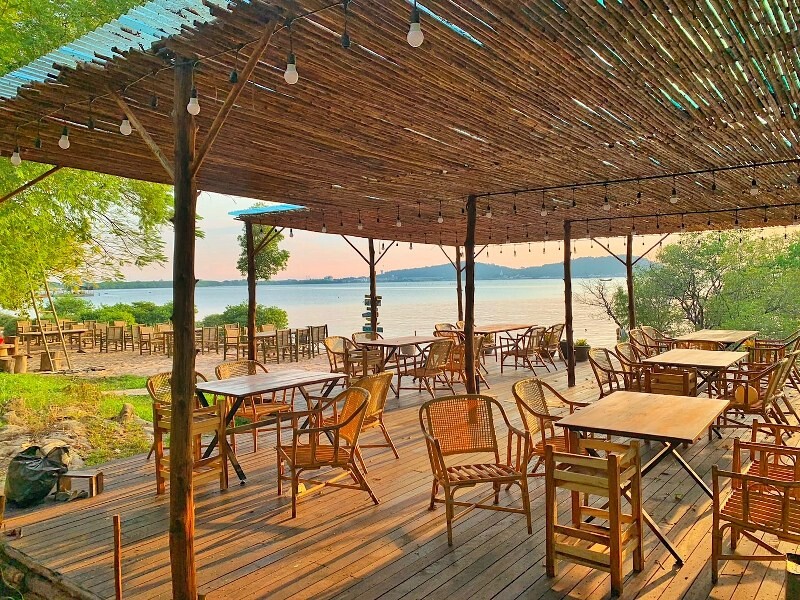 top 10+ คาเฟ่อ่างศิลา 2567 เขาสามมุข บรรยากาศดี ใกล้กรุงเทพ