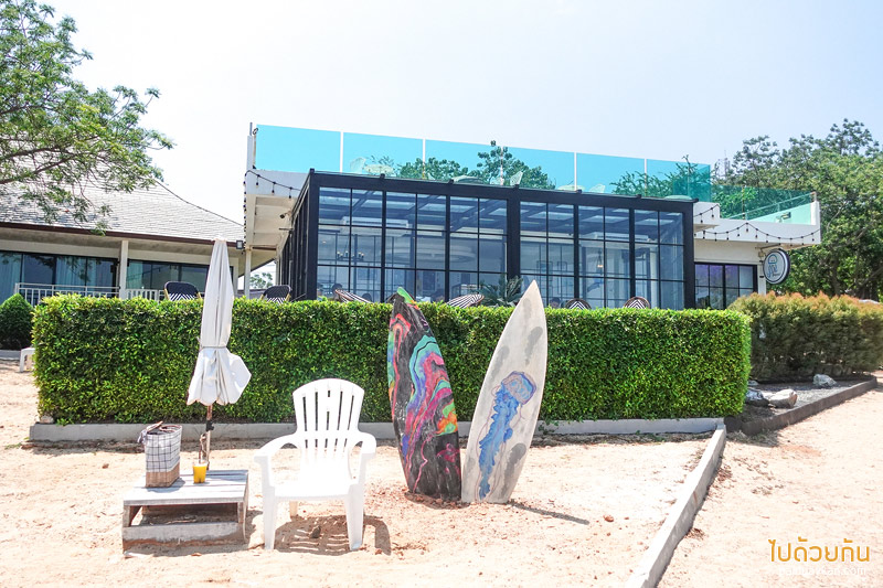 คาเฟ่เกาะล้าน, indigo-cafe เกาะล้าน, indigo cafe คาเฟ่สีขาวน่ารักตัดกับน้ำทะเลสีฟ้า 