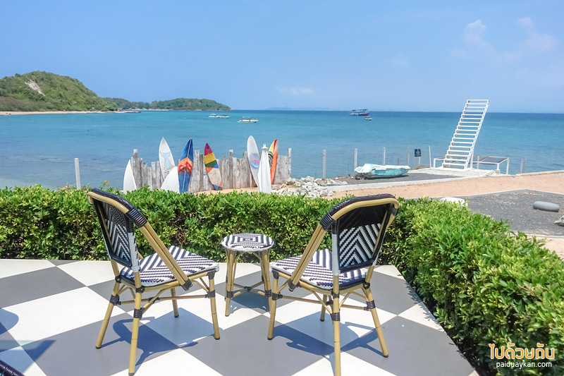 คาเฟ่เกาะล้าน, indigo-cafe เกาะล้าน, indigo cafe คาเฟ่สีขาวน่ารักตัดกับน้ำทะเลสีฟ้า 