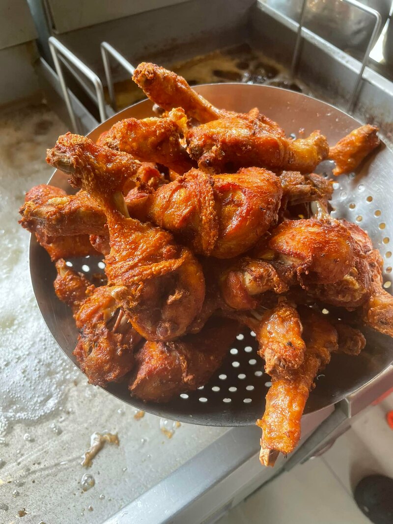 รวมร้านอาหารใกล้สนามบินหาดใหญ่ สงขลา ร้านอร่อยน่ากินเติมพลังให้เต็มอิ่มก่อนขึ้นเครื่อง!