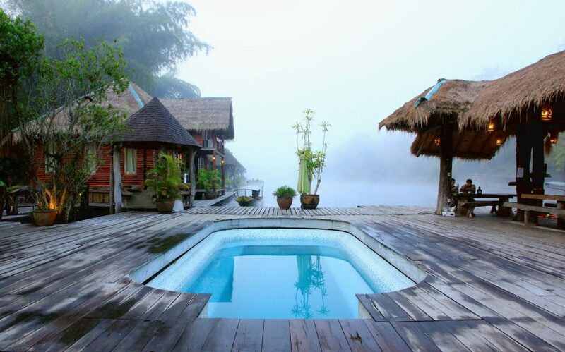 top 7+ ที่พัก แพกาญจนบุรี 2567 แพเขื่อนศรีนครินทร์นอนสบาย วิวสวยอลัง