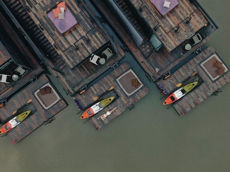 top 7+ ที่พัก แพกาญจนบุรี 2567 แพเขื่อนศรีนครินทร์นอนสบาย วิวสวยอลัง