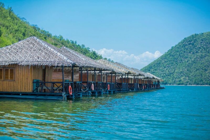 top 7+ ที่พัก แพกาญจนบุรี 2567 แพเขื่อนศรีนครินทร์นอนสบาย วิวสวยอลัง