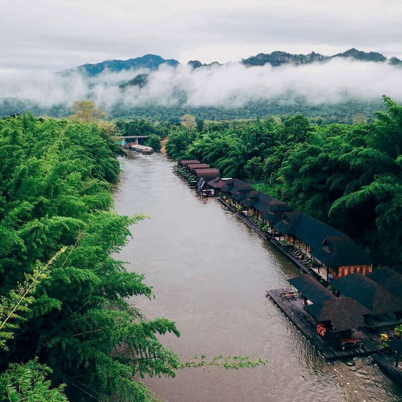 top 7+ ที่พัก แพกาญจนบุรี 2567 แพเขื่อนศรีนครินทร์นอนสบาย วิวสวยอลัง