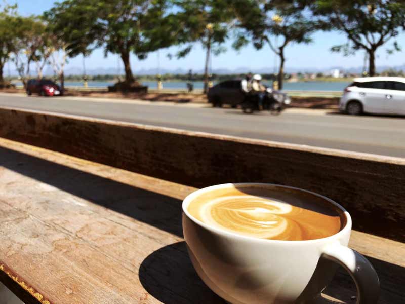 คาเฟ่ริมโขง, เที่ยวคาเฟ่นครพนม, นครพนม, คาเฟ่นครพนม, ร้านกาแฟนครพนม, ร้านกาแฟริมโขง, รวมลิสต์ 15 คาเฟ่นครพนม วิวดีริมโขง ทั้งดีไซน์คลาสสิค และมินิมอล