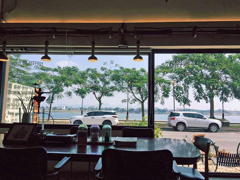 คาเฟ่ริมโขง, เที่ยวคาเฟ่นครพนม, นครพนม, คาเฟ่นครพนม, ร้านกาแฟนครพนม, ร้านกาแฟริมโขง, รวมลิสต์ 15 คาเฟ่นครพนม วิวดีริมโขง ทั้งดีไซน์คลาสสิค และมินิมอล