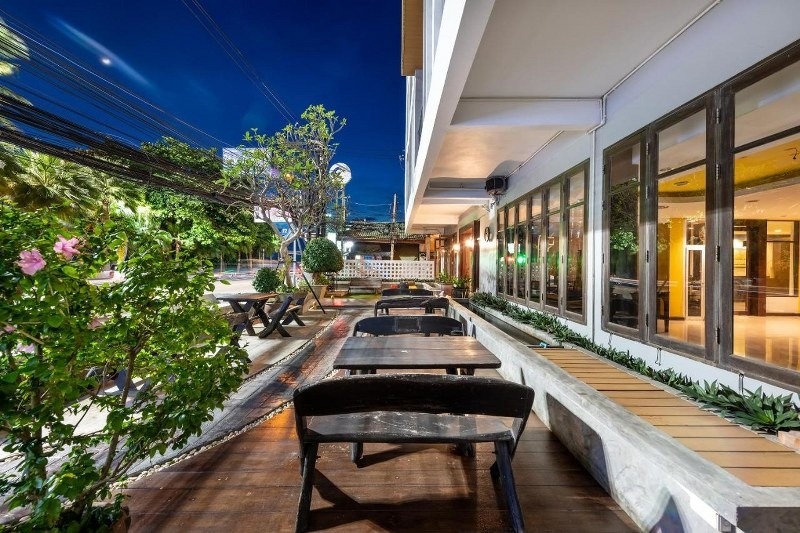 พัทยา, top 10+ ที่พักพัทยาติดทะเลราคาถูก รับลมทะเลเย็นๆ ราคาไม่เกิน 1,000