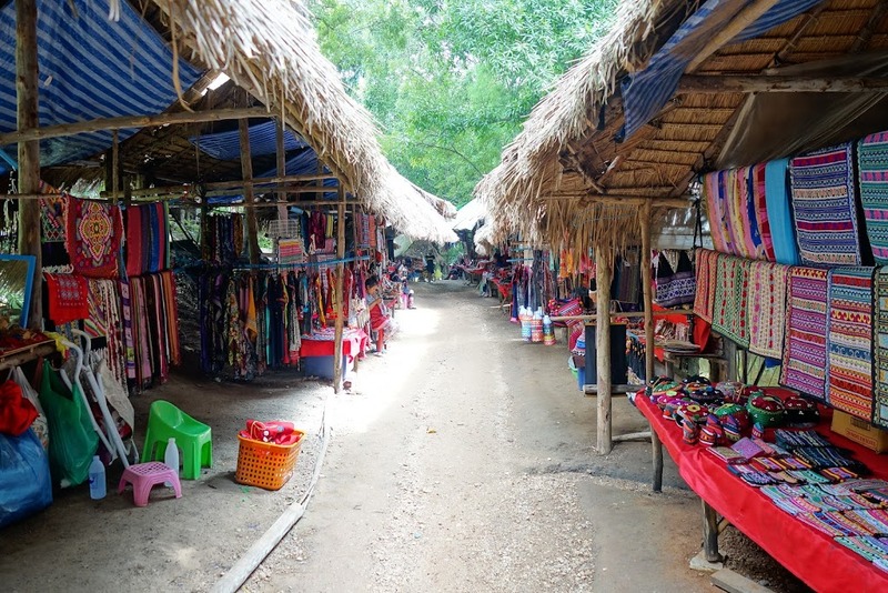 akha farmville, choui fong, singha park, กาดเจียงฮายรำลึก, ขุนน้ำนางนอน, คอฟฟี่ฮิลล์, จุดชมวิวดอยช้างมูบ, ช่องเขาขาด, ฐานปฏิบัติการดอยช้างมูบ, ดอยผาตั้ง, ดอยผาหมี, ดอยแม่สลอง, ตลาดแม่สาย, ตุงหลวงเฉลิมพระเกียรติ, ถนนคนเดินเชียงราย, ถ้ำหลวง ขุนน้ำนางนอน, ที่เที่ยวเชียงราย, ที่เที่ยวเชียงราย 2023, ที่เที่ยวเชียงราย 2566, ที่เที่ยวเชียงราย ธรรมชาติ, ที่เที่ยวเชียงราย ในเมือง, ที่เที่ยวเชียงรายใกล้ฉัน, ผาฮี้, พระธาตุดอยแม่ย่าม่อน, พระอุโบสถสีน้ำเงิน, พระโพธิสัตว์กวนอิมใหญ่ที่สุดในไทย, พิพิธภัณฑ์บ้านดำ, ฟาร์มแกะ ดอยช้าง, ภูชี้ดาว, ภูชี้ฟ้า, วัดป่าญะ, วัดพระธาตุดอยตุง, วัดพระธาตุแม่ย่าม่อน, วัดร่องขุ่น, วัดร่องเสือเต้น, วัดห้วยปลากั้ง, สวนคุณปู่ life museum, สวนคุณปู่ เชียงราย, สะพานไม้ไผ่ไร่ผาฮี้, สามเหลี่ยมทองคำ, สิงห์ปาร์ค, หมู่บ้านกะเหรี่ยงคอยาว, หมู่บ้านชาวเขากะเหรี่ยงคอยาว, หมู่บ้านสันติคีรี, อนุสาวรีย์พ่อขุนเม็งรายมหาราช, อาข่า ฟาร์ม, เชียงราย, เชียงราย 2023, เชียงราย 2566, เชียงรายไนท์บาซาร์, เที่ยวเชียงราย, โชคธรรมเจดีย์ 9 ชั้น, ไร่ชาฉุยฟง, ไฮเดรนเยีย ดอยแม่มอญ, ไฮเดรนเยียซัง, top 25+ ที่เที่ยวเชียงราย [กรกฎาคม 2024] ไหว้พระ ชมธรรมชาติ สัมผัสวิถีชีวิตชาวเขา ที่ดินแดนเหนือสุดประเทศไทย