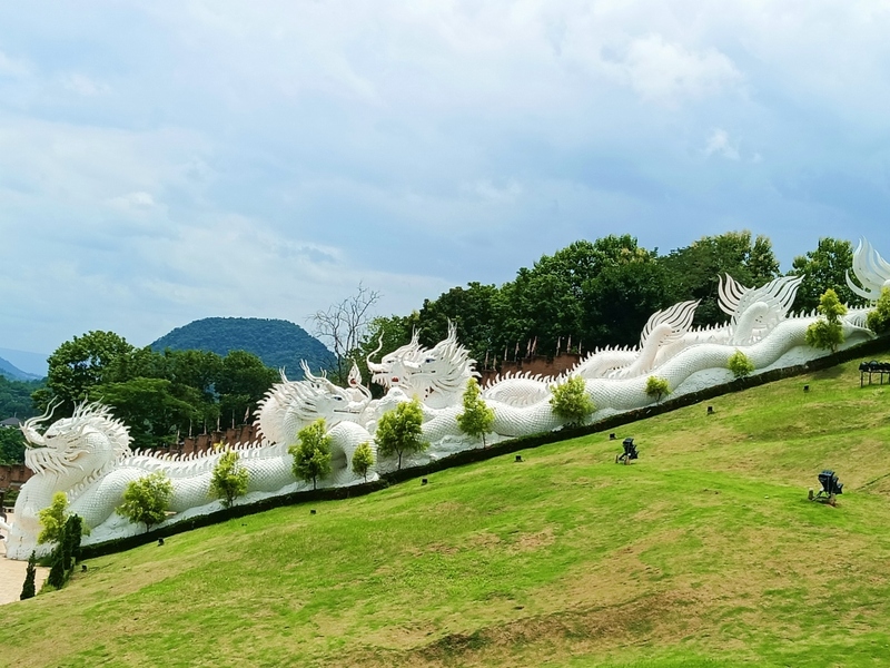 akha farmville, choui fong, singha park, กาดเจียงฮายรำลึก, ขุนน้ำนางนอน, คอฟฟี่ฮิลล์, จุดชมวิวดอยช้างมูบ, ช่องเขาขาด, ฐานปฏิบัติการดอยช้างมูบ, ดอยผาตั้ง, ดอยผาหมี, ดอยแม่สลอง, ตลาดแม่สาย, ตุงหลวงเฉลิมพระเกียรติ, ถนนคนเดินเชียงราย, ถ้ำหลวง ขุนน้ำนางนอน, ที่เที่ยวเชียงราย, ที่เที่ยวเชียงราย 2023, ที่เที่ยวเชียงราย 2566, ที่เที่ยวเชียงราย ธรรมชาติ, ที่เที่ยวเชียงราย ในเมือง, ที่เที่ยวเชียงรายใกล้ฉัน, ผาฮี้, พระธาตุดอยแม่ย่าม่อน, พระอุโบสถสีน้ำเงิน, พระโพธิสัตว์กวนอิมใหญ่ที่สุดในไทย, พิพิธภัณฑ์บ้านดำ, ฟาร์มแกะ ดอยช้าง, ภูชี้ดาว, ภูชี้ฟ้า, วัดป่าญะ, วัดพระธาตุดอยตุง, วัดพระธาตุแม่ย่าม่อน, วัดร่องขุ่น, วัดร่องเสือเต้น, วัดห้วยปลากั้ง, สวนคุณปู่ life museum, สวนคุณปู่ เชียงราย, สะพานไม้ไผ่ไร่ผาฮี้, สามเหลี่ยมทองคำ, สิงห์ปาร์ค, หมู่บ้านกะเหรี่ยงคอยาว, หมู่บ้านชาวเขากะเหรี่ยงคอยาว, หมู่บ้านสันติคีรี, อนุสาวรีย์พ่อขุนเม็งรายมหาราช, อาข่า ฟาร์ม, เชียงราย, เชียงราย 2023, เชียงราย 2566, เชียงรายไนท์บาซาร์, เที่ยวเชียงราย, โชคธรรมเจดีย์ 9 ชั้น, ไร่ชาฉุยฟง, ไฮเดรนเยีย ดอยแม่มอญ, ไฮเดรนเยียซัง, top 25+ ที่เที่ยวเชียงราย [กรกฎาคม 2024] ไหว้พระ ชมธรรมชาติ สัมผัสวิถีชีวิตชาวเขา ที่ดินแดนเหนือสุดประเทศไทย