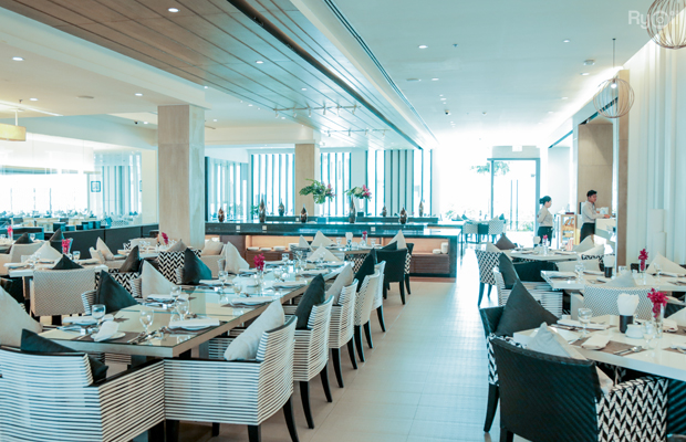 บุฟเฟ่ต์โรงแรมระยอง : รวม 4 บุฟเฟ่ต์โรงแรมระยองต้องตามมาลองถึงจะรู้, Tapestry Restaurant, โรงแรมคลาสสิค คามิโอ , ห้องอาหาร C-Salt Cafe' , Rayong Marriott Resort and Spa,  The Brasserie Global Dining, Holiday Inn &amp; Suites Rayong City Centre, California Steak, โรงแรม คามิโอ เฮ้าส์ ระยอง