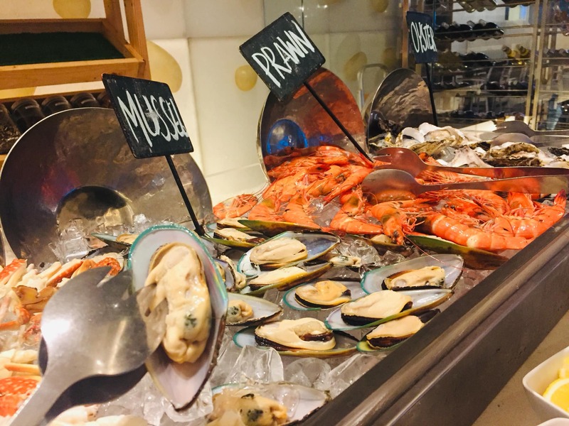 บุฟเฟ่ต์โรงแรมระยอง : รวม 4 บุฟเฟ่ต์โรงแรมระยองต้องตามมาลองถึงจะรู้, Tapestry Restaurant, โรงแรมคลาสสิค คามิโอ , ห้องอาหาร C-Salt Cafe' , Rayong Marriott Resort and Spa,  The Brasserie Global Dining, Holiday Inn &amp; Suites Rayong City Centre, California Steak, โรงแรม คามิโอ เฮ้าส์ ระยอง