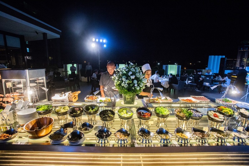 บุฟเฟ่ต์โรงแรมระยอง : รวม 4 บุฟเฟ่ต์โรงแรมระยองต้องตามมาลองถึงจะรู้, Tapestry Restaurant, โรงแรมคลาสสิค คามิโอ , ห้องอาหาร C-Salt Cafe' , Rayong Marriott Resort and Spa,  The Brasserie Global Dining, Holiday Inn &amp; Suites Rayong City Centre, California Steak, โรงแรม คามิโอ เฮ้าส์ ระยอง