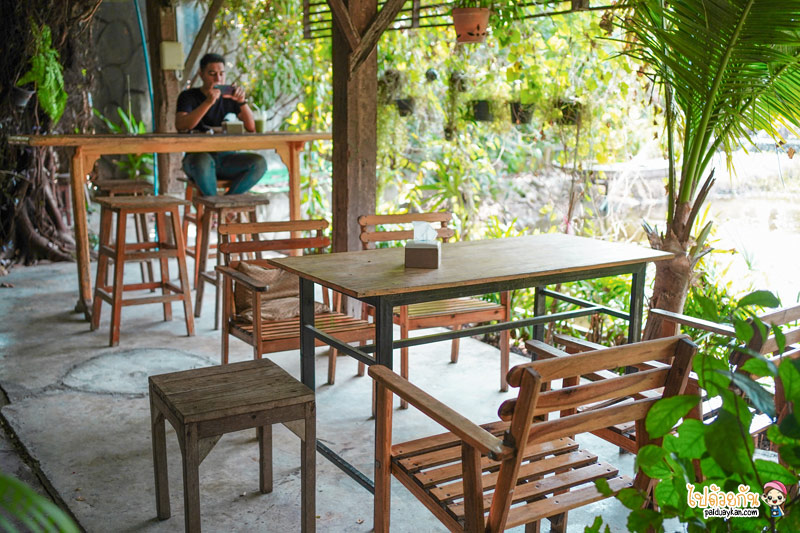 ร้านกาแฟตาก, ร้านอาหารตาก, คาเฟ่ตาก, เถียงนา คอฟฟี่ แอนด์เบเกอรี่ฟาร์ม, เถียงนา คอฟฟี่ ร้านอาหารบ้านไม้สไตล์วินเทจ