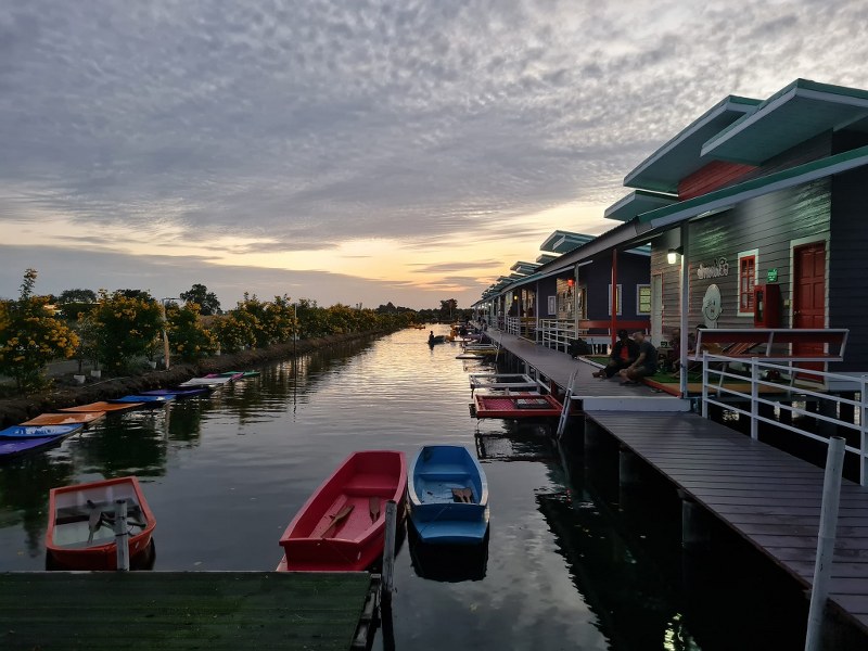 top 12+ โฮมสเตย์จันทบุรีเปิดใหม่ พร้อมอาหาร บุฟเฟ่ต์ซีฟู้ด ติดริมน้ำ ล่องแพ กิจกรรมสุดมัน