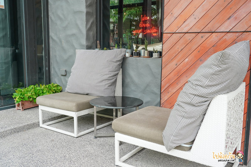 คาเฟ่พัทยา, pink salmon café, คาเฟ่ปิคนิคริมทะเล, pink salmon cafe ปิคนิคริมทะเล ทานของอร่อย แชะภาพสวย