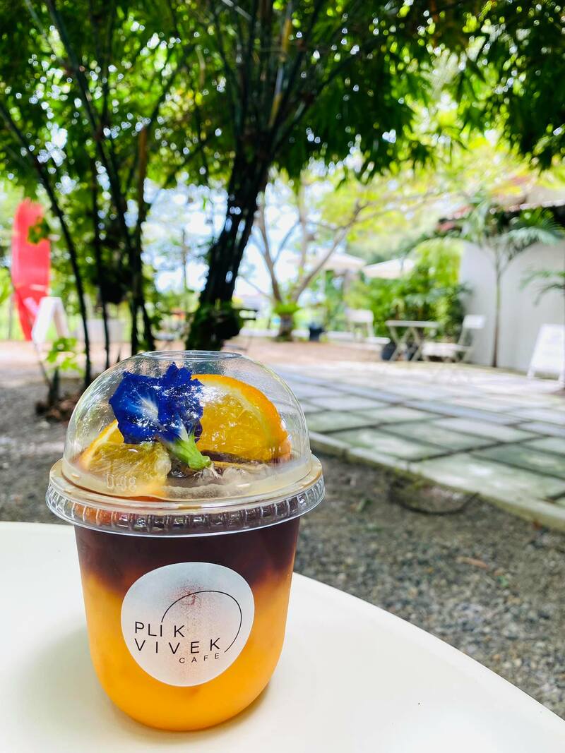 คาเฟ่ จังหวัดเพชรบุรี : รวมคาเฟ่น่านั่ง บรรยากาศดี ไม่ควรพลาด จังหวัดเพชรบุรี!