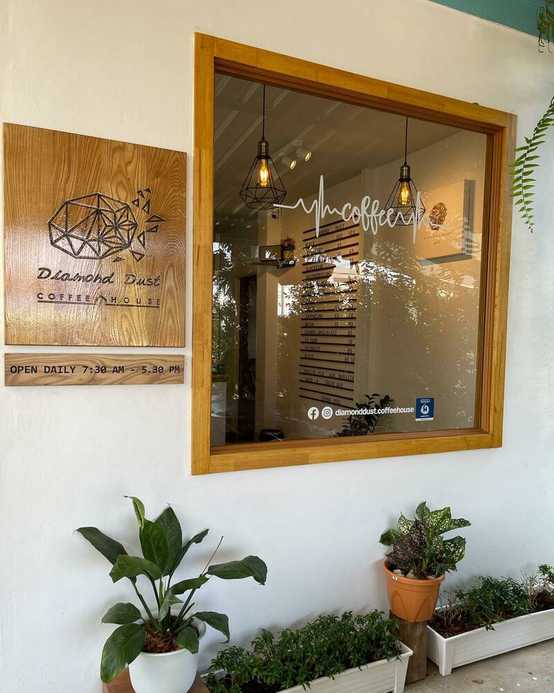 คาเฟ่ จังหวัดเพชรบุรี : รวมคาเฟ่น่านั่ง บรรยากาศดี ไม่ควรพลาด จังหวัดเพชรบุรี!