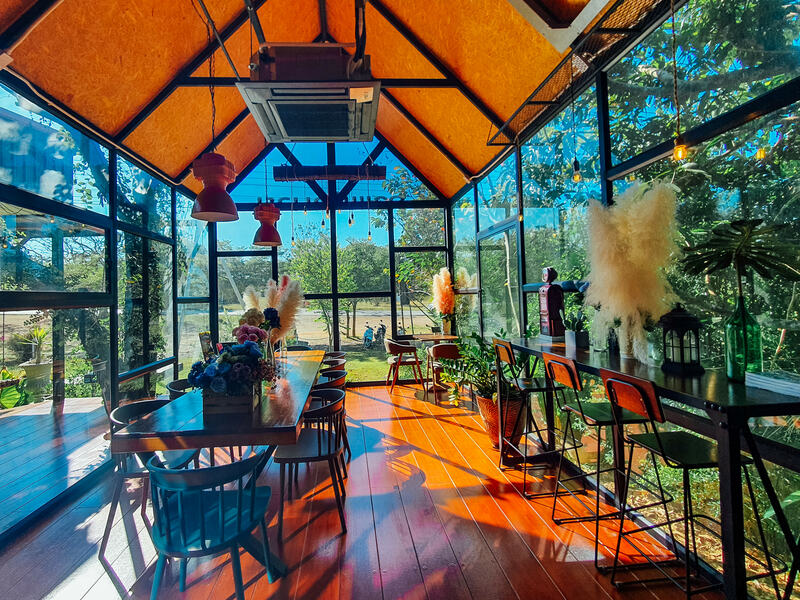 คาเฟ่ จังหวัดเพชรบุรี : รวมคาเฟ่น่านั่ง บรรยากาศดี ไม่ควรพลาด จังหวัดเพชรบุรี!