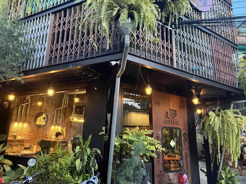 คาเฟ่ จังหวัดเพชรบุรี : รวมคาเฟ่น่านั่ง บรรยากาศดี ไม่ควรพลาด จังหวัดเพชรบุรี!