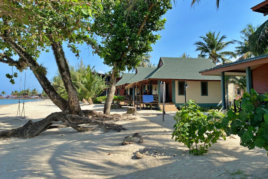 awa resort, dewa koh chang, emerald cove, kacha resort, kc grande, koh chang hotels, koh chang hotels white sand beach, koh chang resort, marina sands resort, mercure, pajamas koh chang, resolution resort, santhiya tree koh chang resort, vayna boutique koh chang, กจาปุรี รีสอร์ท, คชา รีสอร์ท, คลองพร้าว รีสอร์ท, จังหวัดตราด, ณ ธารา รีสอร์ท, ณ ธารา รีสอร์ท เกาะช้าง, ตราด, ท่องเที่ยวภาคตะวันออก, ที่กิน ที่เที่ยว, ที่พักเกาะช้าง, ที่พักเกาะช้าง 2024, ที่พักเกาะช้าง 2567, ที่พักเกาะช้าง ติดทะเล, ที่พักเกาะช้างติดทะเล, ที่พักเกาะช้างติดทะเล 2024, ที่พักเกาะช้างติดทะเล 2567, ปาจามัส เกาะช้าง, ฟลอร่า ไอทะเล รีสอร์ท, มารีน่าแซนด์ รีสอร์ท, รามายานา เกาะช้าง, รีสอร์ทเกาะช้าง, รีสอร์ทเกาะช้าง 2024, สันธิญา ทรี เกาะช้าง รีสอร์ท, หาดคลองพร้าว, หาดทรายขาว, หาดไก่แบ้, อาน่า รีสอร์ท แอนด์ สปา, อ่าวใบลาน, เกาะช้าง, เกาะช้าง 2024, เกาะช้าง 2567, เกาะช้าง ที่พัก, เกาะช้าง ที่พัก 2024, เกาะช้าง ที่พัก 2567, เค บี รีสอร์ต, เค บี รีสอร์ท เกาะช้าง, เคซี แกรนด์, เซ็นทารา เกาะช้าง ทรอปิคานา รีสอร์ท, เดวา เกาะช้าง, เดอะ ชิลล์ รีสอร์ท, เดอะ ชิลล์ เกาะช้าง, เดอะสแปลช เกาะช้าง, เดอะเดวา, เที่ยวจังหวัดตราด, เนเจอร์บีช รีสอร์ท, เมอร์เคียว, เมอร์เคียว เกาะช้าง, เรโซลูชั่น รีสอร์ท, เวย์นา บูทิก เกาะช้าง, เอวา รีสอร์ท, โรงแรมดิเอ็มเมรัลโคฟ, โรงแรมเกาะช้าง, top 30+ ที่พักเกาะช้าง [กรกฎาคม 2024] ติดทะเล พักผ่อนสุดชิล ริมทะเลสีฟ้าคราม