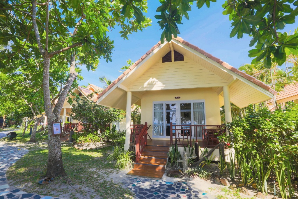 awa resort, dewa koh chang, emerald cove, kacha resort, kc grande, koh chang hotels, koh chang hotels white sand beach, koh chang resort, marina sands resort, mercure, pajamas koh chang, resolution resort, santhiya tree koh chang resort, vayna boutique koh chang, กจาปุรี รีสอร์ท, คชา รีสอร์ท, คลองพร้าว รีสอร์ท, จังหวัดตราด, ณ ธารา รีสอร์ท, ณ ธารา รีสอร์ท เกาะช้าง, ตราด, ท่องเที่ยวภาคตะวันออก, ที่กิน ที่เที่ยว, ที่พักเกาะช้าง, ที่พักเกาะช้าง 2024, ที่พักเกาะช้าง 2567, ที่พักเกาะช้าง ติดทะเล, ที่พักเกาะช้างติดทะเล, ที่พักเกาะช้างติดทะเล 2024, ที่พักเกาะช้างติดทะเล 2567, ปาจามัส เกาะช้าง, ฟลอร่า ไอทะเล รีสอร์ท, มารีน่าแซนด์ รีสอร์ท, รามายานา เกาะช้าง, รีสอร์ทเกาะช้าง, รีสอร์ทเกาะช้าง 2024, สันธิญา ทรี เกาะช้าง รีสอร์ท, หาดคลองพร้าว, หาดทรายขาว, หาดไก่แบ้, อาน่า รีสอร์ท แอนด์ สปา, อ่าวใบลาน, เกาะช้าง, เกาะช้าง 2024, เกาะช้าง 2567, เกาะช้าง ที่พัก, เกาะช้าง ที่พัก 2024, เกาะช้าง ที่พัก 2567, เค บี รีสอร์ต, เค บี รีสอร์ท เกาะช้าง, เคซี แกรนด์, เซ็นทารา เกาะช้าง ทรอปิคานา รีสอร์ท, เดวา เกาะช้าง, เดอะ ชิลล์ รีสอร์ท, เดอะ ชิลล์ เกาะช้าง, เดอะสแปลช เกาะช้าง, เดอะเดวา, เที่ยวจังหวัดตราด, เนเจอร์บีช รีสอร์ท, เมอร์เคียว, เมอร์เคียว เกาะช้าง, เรโซลูชั่น รีสอร์ท, เวย์นา บูทิก เกาะช้าง, เอวา รีสอร์ท, โรงแรมดิเอ็มเมรัลโคฟ, โรงแรมเกาะช้าง, top 30+ ที่พักเกาะช้าง [กรกฎาคม 2024] ติดทะเล พักผ่อนสุดชิล ริมทะเลสีฟ้าคราม