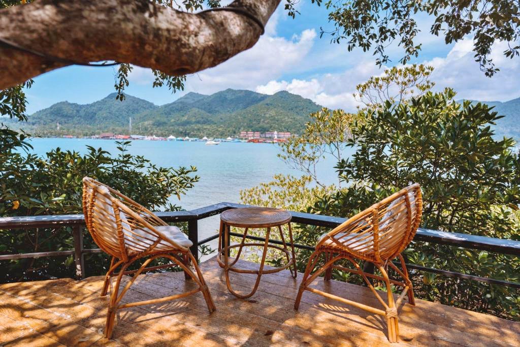 awa resort, dewa koh chang, emerald cove, kacha resort, kc grande, koh chang hotels, koh chang hotels white sand beach, koh chang resort, marina sands resort, mercure, pajamas koh chang, resolution resort, santhiya tree koh chang resort, vayna boutique koh chang, กจาปุรี รีสอร์ท, คชา รีสอร์ท, คลองพร้าว รีสอร์ท, จังหวัดตราด, ณ ธารา รีสอร์ท, ณ ธารา รีสอร์ท เกาะช้าง, ตราด, ท่องเที่ยวภาคตะวันออก, ที่กิน ที่เที่ยว, ที่พักเกาะช้าง, ที่พักเกาะช้าง 2024, ที่พักเกาะช้าง 2567, ที่พักเกาะช้าง ติดทะเล, ที่พักเกาะช้างติดทะเล, ที่พักเกาะช้างติดทะเล 2024, ที่พักเกาะช้างติดทะเล 2567, ปาจามัส เกาะช้าง, ฟลอร่า ไอทะเล รีสอร์ท, มารีน่าแซนด์ รีสอร์ท, รามายานา เกาะช้าง, รีสอร์ทเกาะช้าง, รีสอร์ทเกาะช้าง 2024, สันธิญา ทรี เกาะช้าง รีสอร์ท, หาดคลองพร้าว, หาดทรายขาว, หาดไก่แบ้, อาน่า รีสอร์ท แอนด์ สปา, อ่าวใบลาน, เกาะช้าง, เกาะช้าง 2024, เกาะช้าง 2567, เกาะช้าง ที่พัก, เกาะช้าง ที่พัก 2024, เกาะช้าง ที่พัก 2567, เค บี รีสอร์ต, เค บี รีสอร์ท เกาะช้าง, เคซี แกรนด์, เซ็นทารา เกาะช้าง ทรอปิคานา รีสอร์ท, เดวา เกาะช้าง, เดอะ ชิลล์ รีสอร์ท, เดอะ ชิลล์ เกาะช้าง, เดอะสแปลช เกาะช้าง, เดอะเดวา, เที่ยวจังหวัดตราด, เนเจอร์บีช รีสอร์ท, เมอร์เคียว, เมอร์เคียว เกาะช้าง, เรโซลูชั่น รีสอร์ท, เวย์นา บูทิก เกาะช้าง, เอวา รีสอร์ท, โรงแรมดิเอ็มเมรัลโคฟ, โรงแรมเกาะช้าง, top 30+ ที่พักเกาะช้าง [กรกฎาคม 2024] ติดทะเล พักผ่อนสุดชิล ริมทะเลสีฟ้าคราม