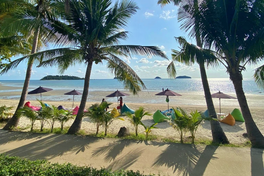 awa resort, dewa koh chang, emerald cove, kacha resort, kc grande, koh chang hotels, koh chang hotels white sand beach, koh chang resort, marina sands resort, mercure, pajamas koh chang, resolution resort, santhiya tree koh chang resort, vayna boutique koh chang, กจาปุรี รีสอร์ท, คชา รีสอร์ท, คลองพร้าว รีสอร์ท, จังหวัดตราด, ณ ธารา รีสอร์ท, ณ ธารา รีสอร์ท เกาะช้าง, ตราด, ท่องเที่ยวภาคตะวันออก, ที่กิน ที่เที่ยว, ที่พักเกาะช้าง, ที่พักเกาะช้าง 2024, ที่พักเกาะช้าง 2567, ที่พักเกาะช้าง ติดทะเล, ที่พักเกาะช้างติดทะเล, ที่พักเกาะช้างติดทะเล 2024, ที่พักเกาะช้างติดทะเล 2567, ปาจามัส เกาะช้าง, ฟลอร่า ไอทะเล รีสอร์ท, มารีน่าแซนด์ รีสอร์ท, รามายานา เกาะช้าง, รีสอร์ทเกาะช้าง, รีสอร์ทเกาะช้าง 2024, สันธิญา ทรี เกาะช้าง รีสอร์ท, หาดคลองพร้าว, หาดทรายขาว, หาดไก่แบ้, อาน่า รีสอร์ท แอนด์ สปา, อ่าวใบลาน, เกาะช้าง, เกาะช้าง 2024, เกาะช้าง 2567, เกาะช้าง ที่พัก, เกาะช้าง ที่พัก 2024, เกาะช้าง ที่พัก 2567, เค บี รีสอร์ต, เค บี รีสอร์ท เกาะช้าง, เคซี แกรนด์, เซ็นทารา เกาะช้าง ทรอปิคานา รีสอร์ท, เดวา เกาะช้าง, เดอะ ชิลล์ รีสอร์ท, เดอะ ชิลล์ เกาะช้าง, เดอะสแปลช เกาะช้าง, เดอะเดวา, เที่ยวจังหวัดตราด, เนเจอร์บีช รีสอร์ท, เมอร์เคียว, เมอร์เคียว เกาะช้าง, เรโซลูชั่น รีสอร์ท, เวย์นา บูทิก เกาะช้าง, เอวา รีสอร์ท, โรงแรมดิเอ็มเมรัลโคฟ, โรงแรมเกาะช้าง, top 30+ ที่พักเกาะช้าง [กรกฎาคม 2024] ติดทะเล พักผ่อนสุดชิล ริมทะเลสีฟ้าคราม