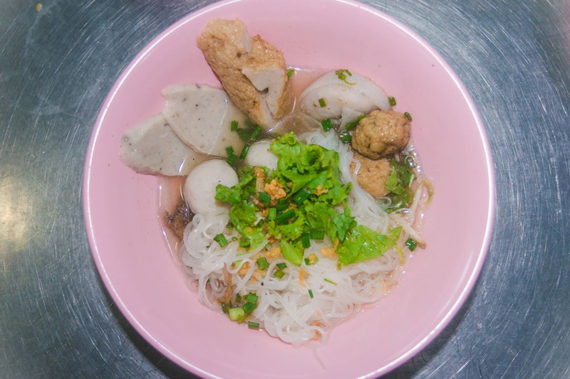 top 10+ ร้านก๋วยเตี๋ยว บางซื่อ น้ำซุปเด็ด เครื่องแน่นเต็มชาม