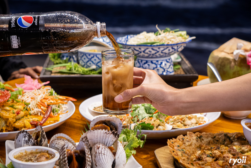 ร้านอาหารหัวหิน : รวม 5 ร้านเด็ด ร้านดัง เมนูสุดปังทั้งซีฟู้ดสดๆ อาหารใต้ อาหารอีสาน และร้านลับซาชิมิปลาไทย!