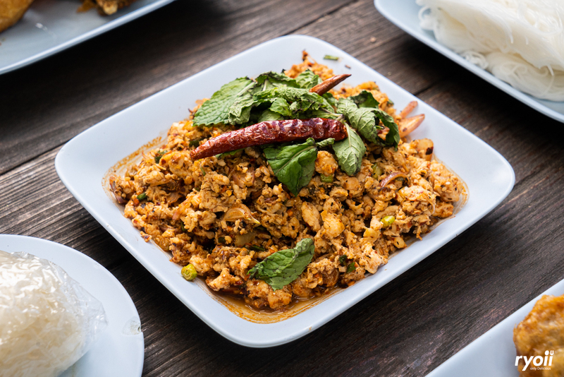 ร้านอาหารหัวหิน : รวม 5 ร้านเด็ด ร้านดัง เมนูสุดปังทั้งซีฟู้ดสดๆ อาหารใต้ อาหารอีสาน และร้านลับซาชิมิปลาไทย!