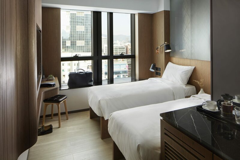 eaton hong kong, executive club, executive club lounge, hong kong-macau ferry terminal, horizonte lounge, hotel madera hong kong, iclub amtd sheung wan hotel, isquare, kimberley hotel, kowloon cricket club, largos hotel, metropark hotel mongkok, mini hotel causeway bay, mirama shopping mall, mong kok, nathan hotel, otto hotel, page 148 hotel, park hotel, park lane shopping boulevard, popway hotel, presidentail suite, prince edward, regal kowloon hotel, sheung wan, signature greenery, the kimberley hotel, the mira hong kong, tsim sha tsui, uptop bistro and bar, victoria harbour chinese restaurant, wifi boutique hotel, ที่พักฮ่องกง, ที่พักฮ่องกง2023, ที่พักฮ่องกง2024, ที่พักฮ่องกง2567, ที่พักฮ่องกงเดินทางง่าย, ที่พักฮ่องกงในเมือง, ที่พักใกล้แหล่งช้อปปิ้ง, สถานีรถไฟใต้ดินจิมซาจุ่ย, อาหารเช้าแบบบุฟเฟ่ต์, ฮ่องกง, ฮ่องกงนอนที่ไหน, ฮ่องกงพักไหนดี, โรงแรมฮ่องกง, โรงแรมฮ่องกง2023, โรงแรมฮ่องกงในเมือง, ใจกลางหว่านไจ๋และคอสเวย์เบย์, top 15+ ที่พักฮ่องกง 2024 ใจกลางเมือง เดินทางสะดวก ช็อปปิ้งง่าย