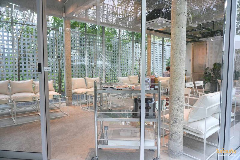 คาเฟ่นครศรีธรรมราช, aston gilbert นครศรีธรรมราช, ร้านกาแฟพรมคีรี, คาเฟ่พรมหมคีรี, aston gilbert คาเฟ่กระจกสุดล้ำ ท่ามกลางสวนยาง