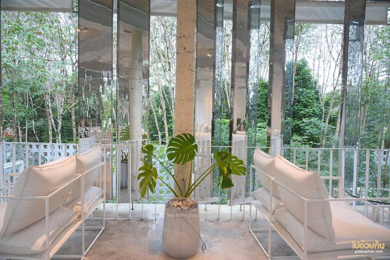 คาเฟ่นครศรีธรรมราช, aston gilbert นครศรีธรรมราช, ร้านกาแฟพรมคีรี, คาเฟ่พรมหมคีรี, aston gilbert คาเฟ่กระจกสุดล้ำ ท่ามกลางสวนยาง