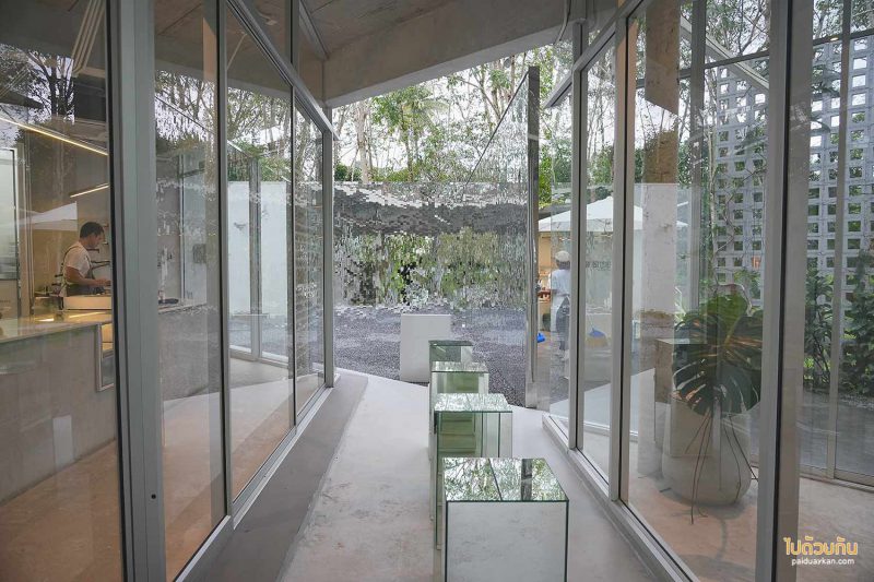 คาเฟ่นครศรีธรรมราช, aston gilbert นครศรีธรรมราช, ร้านกาแฟพรมคีรี, คาเฟ่พรมหมคีรี, aston gilbert คาเฟ่กระจกสุดล้ำ ท่ามกลางสวนยาง