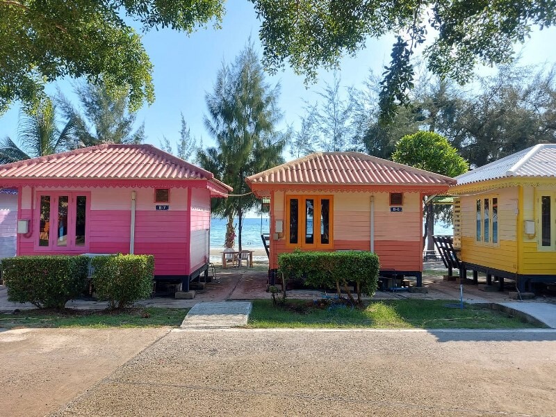 แสมสาร, top 12+ ที่พักหาดน้ำใส 2567 ติดทะเล ราคาถูก ปิ้งย่างได้