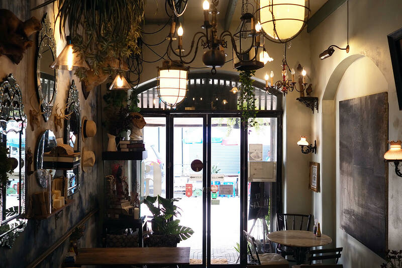 ร้านอร่อย คาเฟ่ ใกล้ม.ศิลปากร วังท่าพระ วันเดียวครบทั้งคาวหวาน!